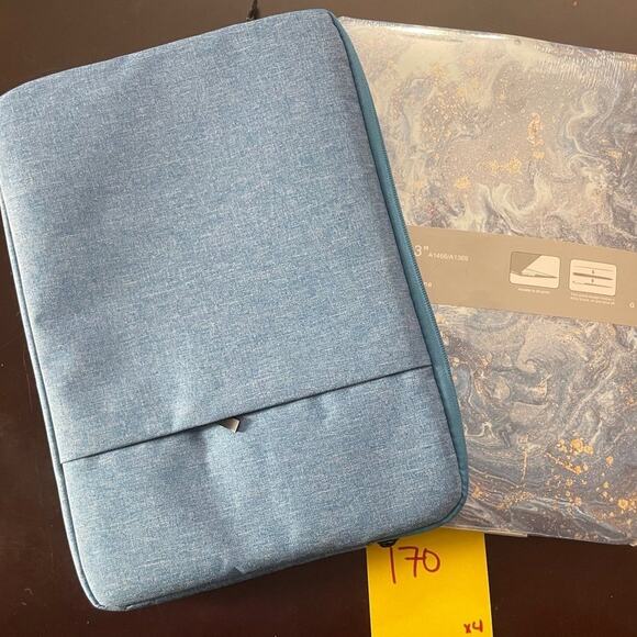 MacBook Air 13” shell and blue soft case - Picture 5 of 5